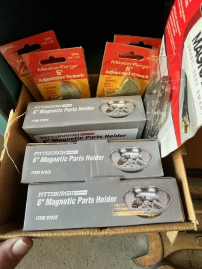 BOX OF MAGNETIC PARTS HOLDER AND ADJUSTABLE WRENCHES -