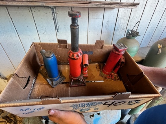 BOX OF MISCELLANEOUS BOTTLE JACKS