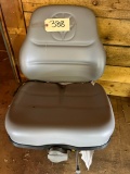 IMPLEMENT / TRACTOR SEAT