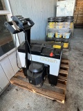CROWN ELECTRIC PALLET JACK WITH KEYS - DOES NOT HOLD CHARGE