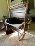 LIGHTED WORKBENCH