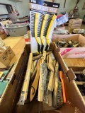 BOX OF WIRE BRUSHES