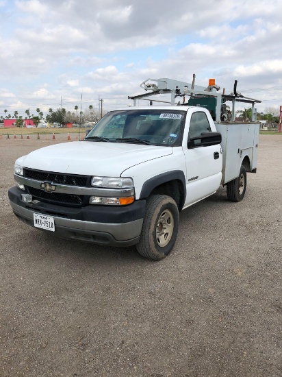 2002 Chevrolet 2500HD utility truck with generator