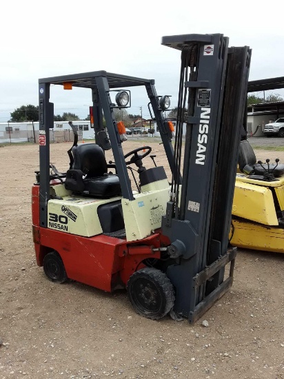 Nissan 30 Forklift