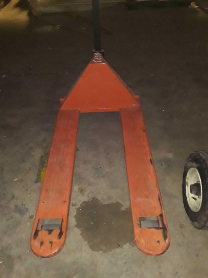 Central Hydraulic 2 Ton Pallet Jack
