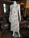 Nice dress with flowers. Super comfortableBrand: DressbarnSize: 10Price: $60