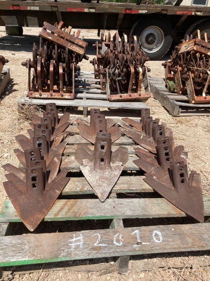 Pallet w/Cultivator Sweeps