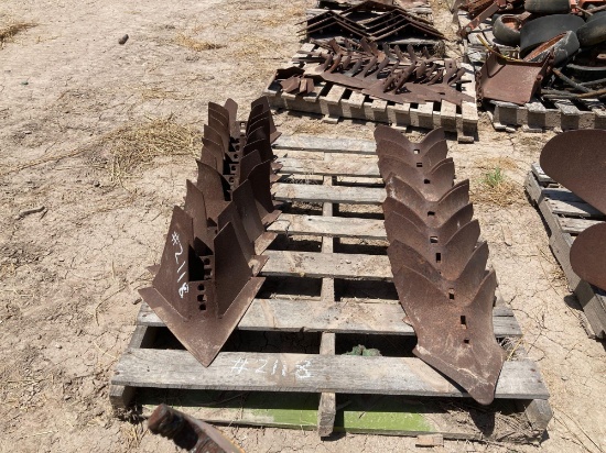 Pallet w/Cultivator Sweeps