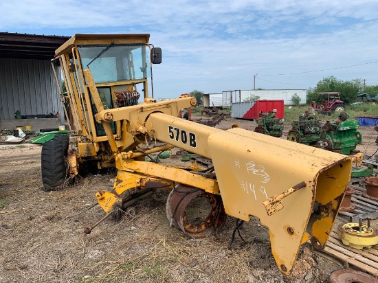 JD 570B Motor Grader