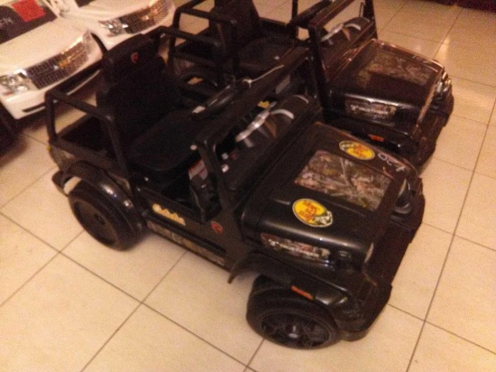 Children Electric Car Black(Roll Play Jeep)