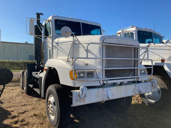 Year:1992/Rebuilt:07/15 Freightliner Winch Truck-Semi-Tractor Mileage: 44,810, HAS KEYS