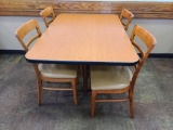 Dinning Table w/(4) Chairs (48''x34'')