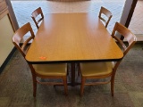 Dinning Table w/(4) Chairs (48''x34'')