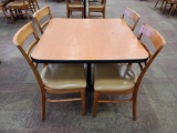 Dinning Table w/(4) Chairs (34''x34'')