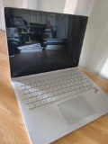 (1) Windows Microsoft Tablet/Laptop