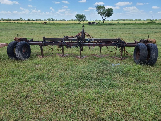 6-Row Chisel w/Fertilizer Applicator...