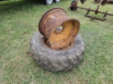 (1) Tractor Tire w(2) Rims