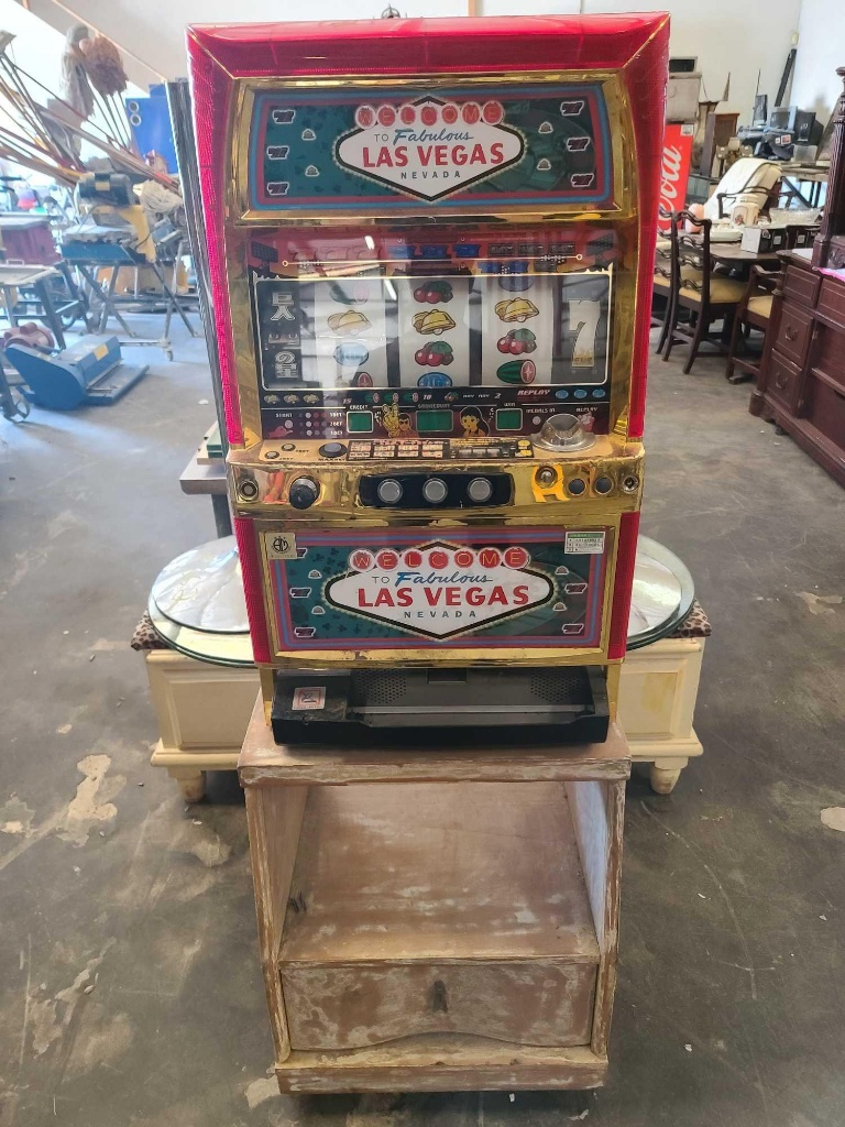 Las Vegas Slot Machine | Art, Antiques & Collectibles Collectibles Vintage  Arcade & Coin-Op Machines Vintage Slot Machines | Online Auctions | Proxibid