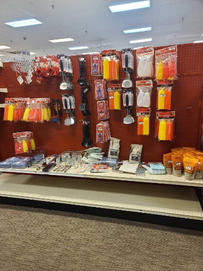 Lot w/ Miscellaneous Restaurant & Kitchen Equipment(Rack Not Included)