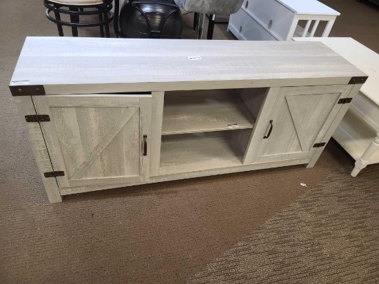 Manor Park Parkhouse Barn Door Tv Stand
