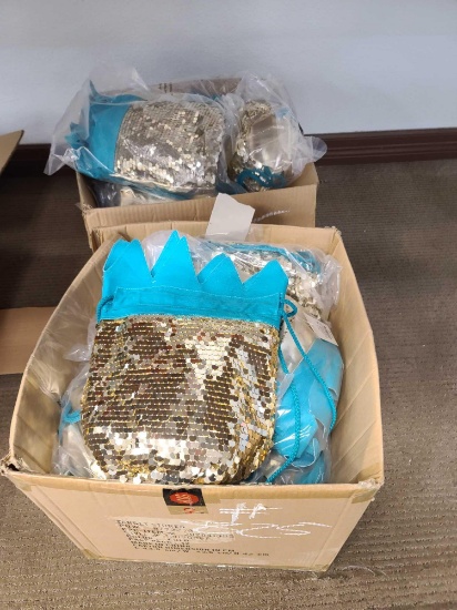 Lot w/Pineapple Purses