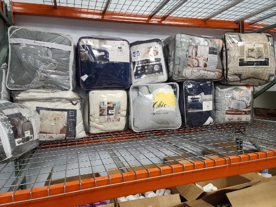 Lot w/Comforters(Rack Not Included)