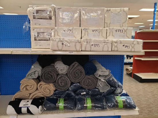 Lot w/Comforters & Throw Blankets(Rack Not Included)