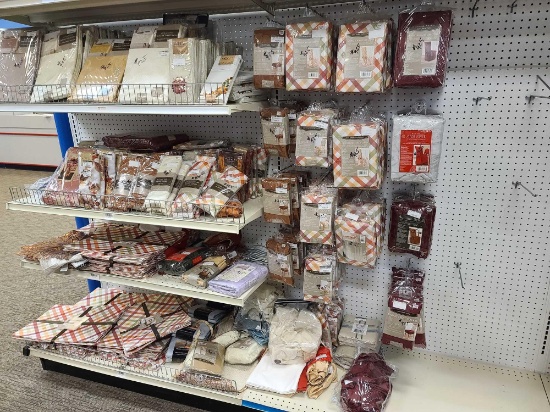 Lot w/Seat Covers, Table Covers, Placement Mats Etc.(Rack Not Included)