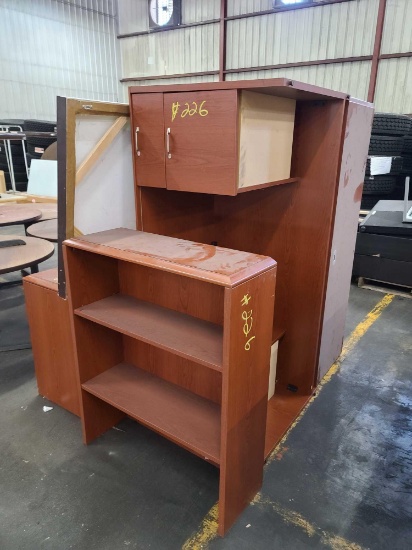 Lot w/Desk & Drawers