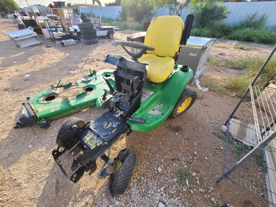 John Deere Lawn Tractor