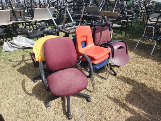 Group of Student Chairs and (4) Rolling Chairs