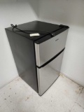 (1) Galanz Mini Refrigerator