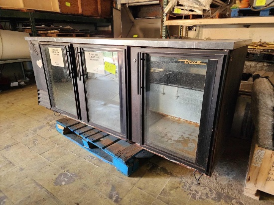 (1) True Manufacturing 3 Glass Swing Door Back Bar Refrigerator