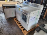 (1) LG WT5070CW Washer, (1) LG DLE4801 Dryer, Group of Virco Gray 24