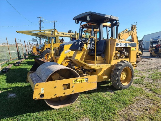 Caterpillar CS-323C Vibratory Compactor