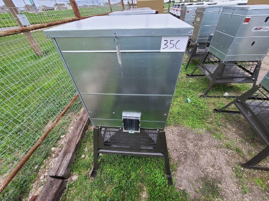 600 LB Stand and Fill Feeder