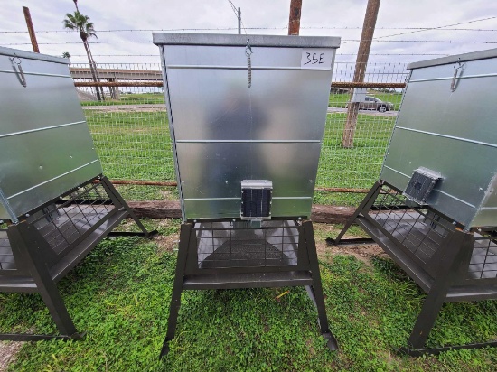 600 LB Stand and Fill Feeder