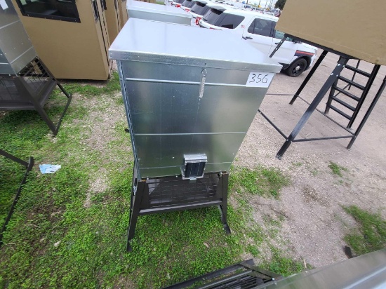 600 LB Stand and Fill Feeder