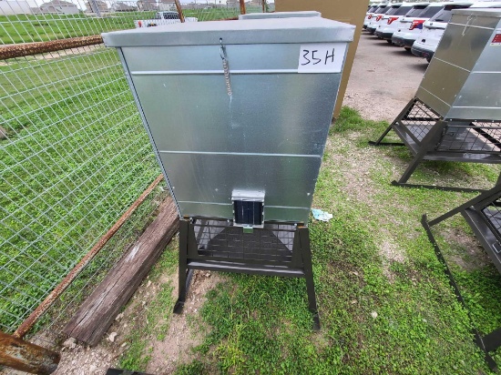 600 LB Stand and Fill Feeder