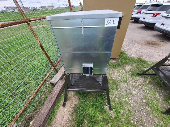 600 LB Stand and Fill Feeder