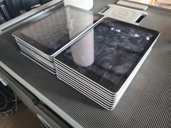 (20) Apple IPads