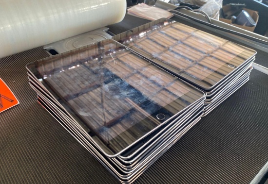(20) Apple IPads