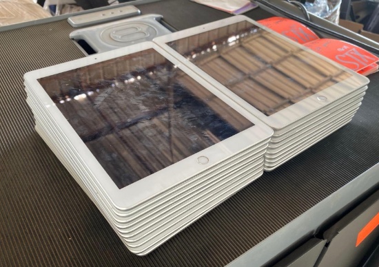 (20) Apple IPads