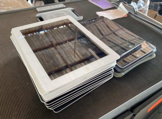 (15) Apple IPads