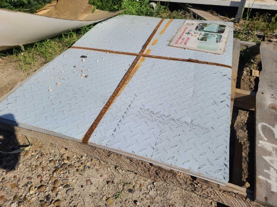 White Steel Diamond Plate, W 3 ft. x L 4 ft., (1x Packs, 30PCS/Pack)