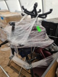 (1) Pallet w/ Office Chairs, Table.