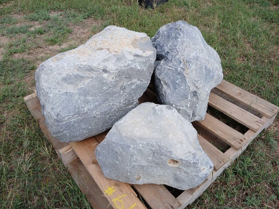 (1) Pallet w/ Big Gray Boulder Rocks