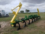 John Deere 8-Row Bedder w/Row Markers
