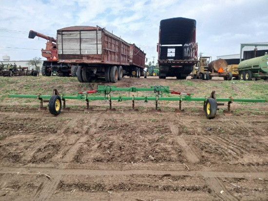 John Deere 9-Row Bedder