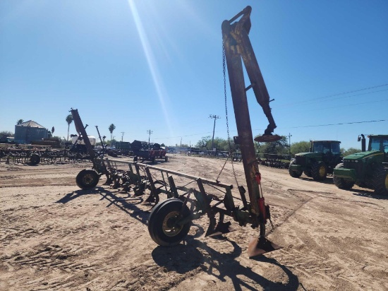 1985 John Deere 9-Row Hi-Clear Bedder W/ Markers